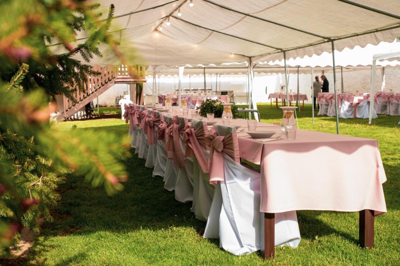 Naceradec Hotel Stamberk מראה חיצוני תמונה