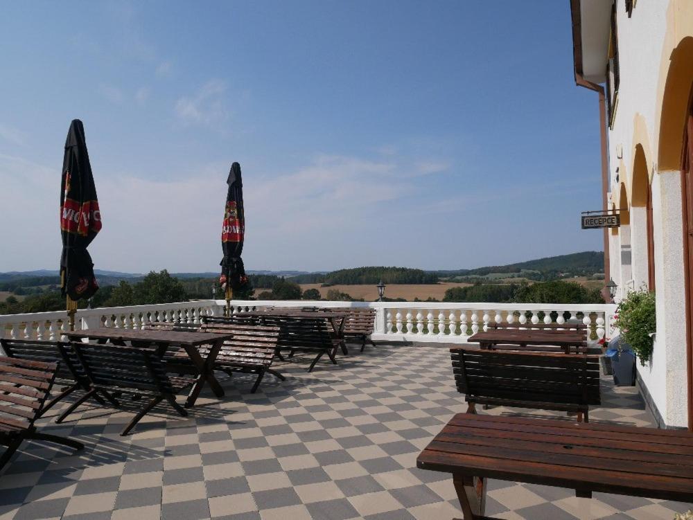 Naceradec Hotel Stamberk מראה חיצוני תמונה