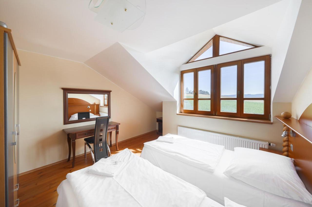 Naceradec Hotel Stamberk מראה חיצוני תמונה